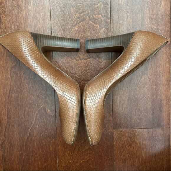 Coach Brown Snakeskin Textured Women's Pumps, Size 6 - Picture 3 of 16